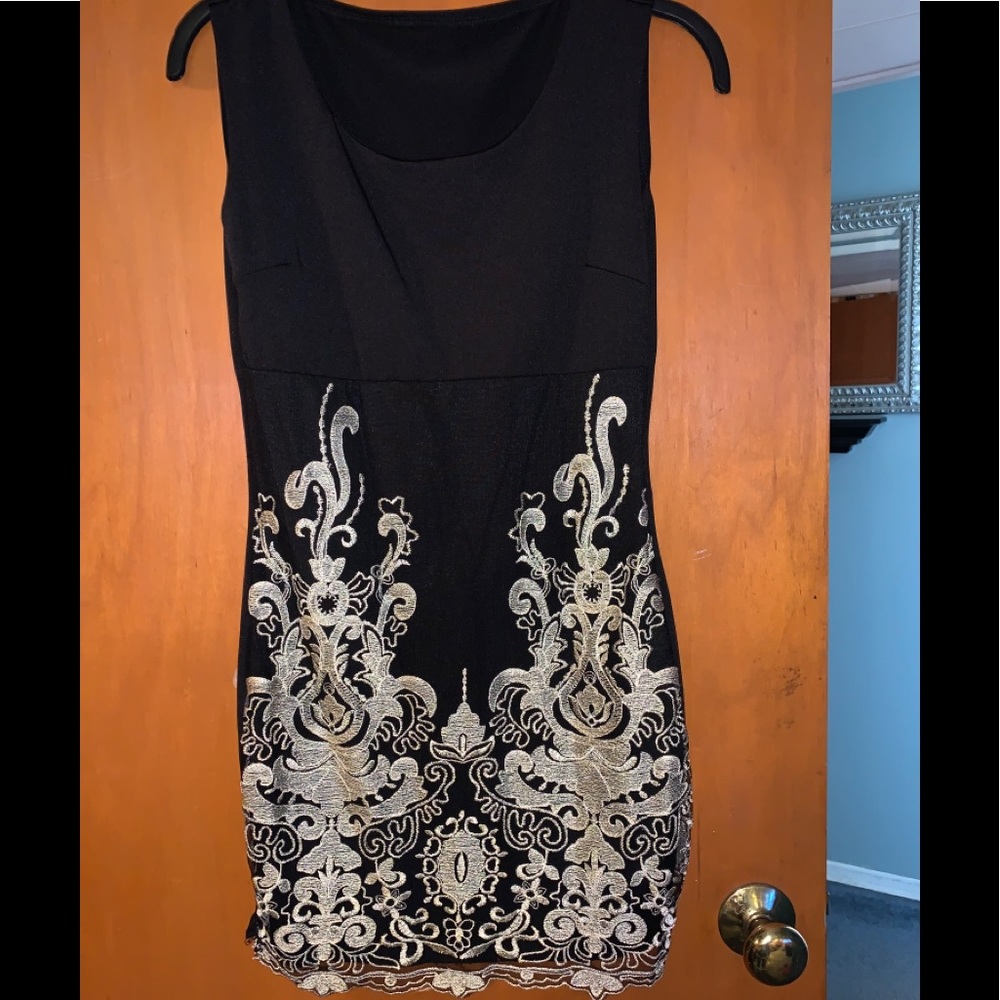 Black and gold bodycon dress